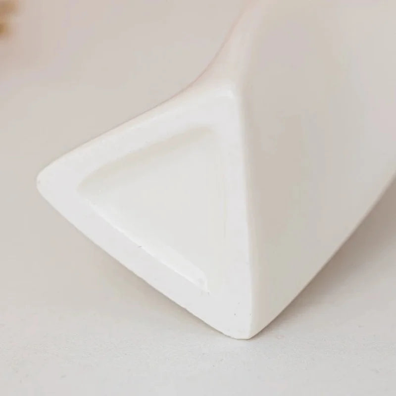 Vase Céramique Torsadé Minimaliste – Décoration Moderne pour Fleurs Sèches ou Fraîches