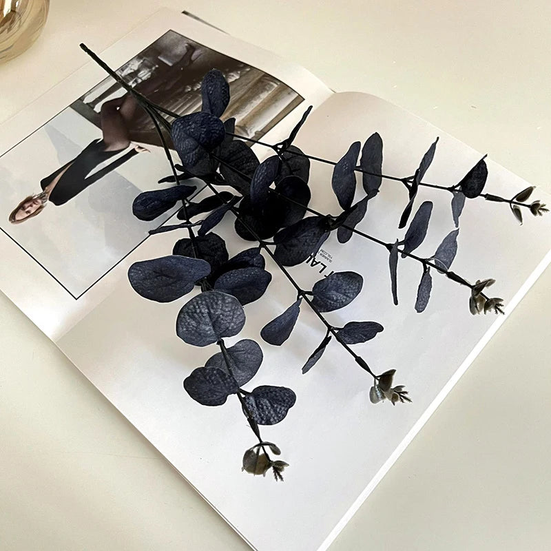 Bouquet d’Eucalyptus Noir Artificiel 34 cm – Décoration Élégante pour Maison, Bureau ou Événement