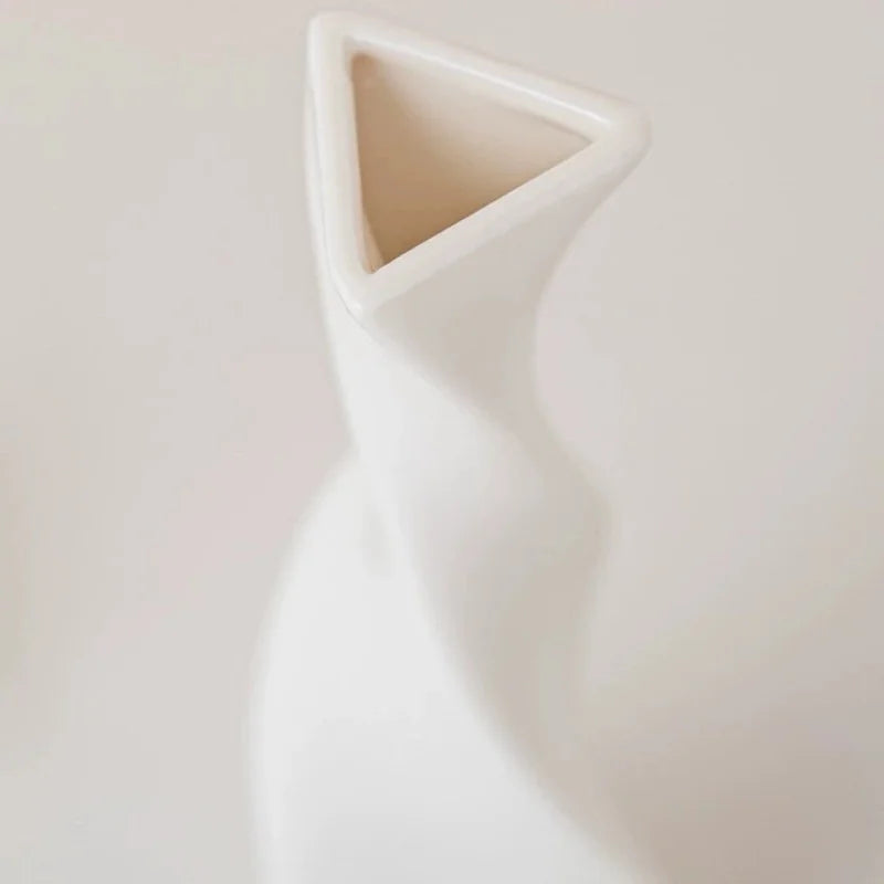 Vase Céramique Torsadé Minimaliste – Décoration Moderne pour Fleurs Sèches ou Fraîches
